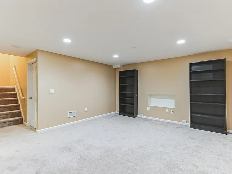 4 Hogan Way — Photo 28