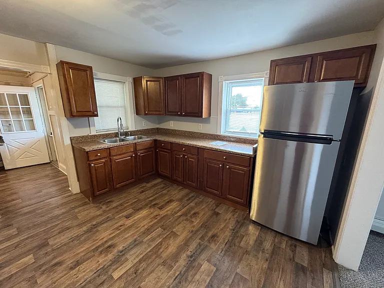 215 Washington St — Photo 6