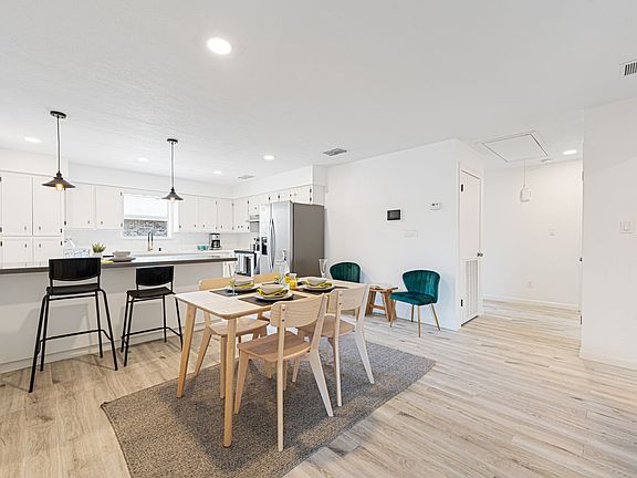 4th image of 1593 W Gastel Cir #1593
