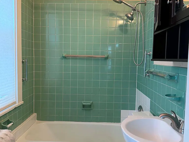12 Parry Ave #1 — Photo 4