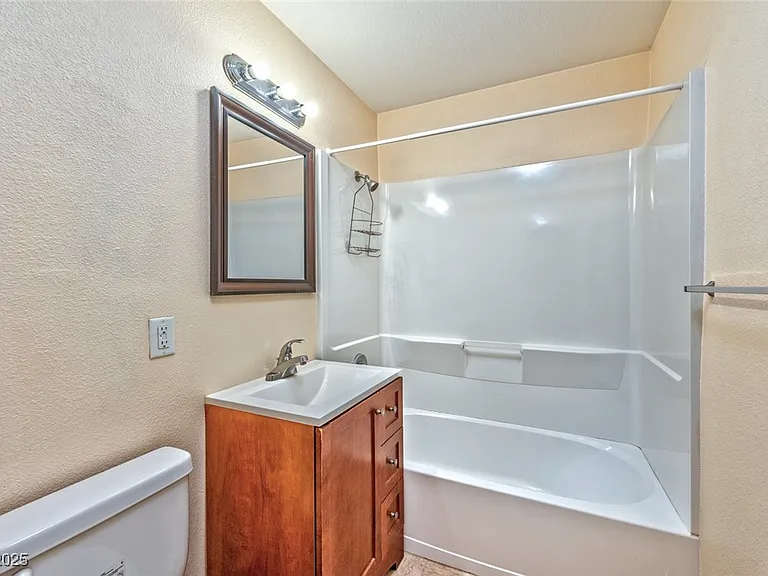 210 N 10th St #3 — Photo 8