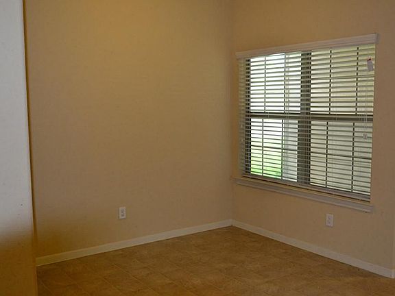 3rd image of 7906 Emerald Oak Dr