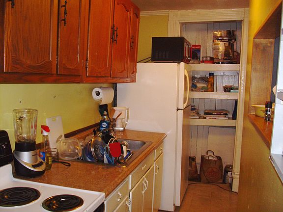 2nd image of 817 Eleanor St #2B