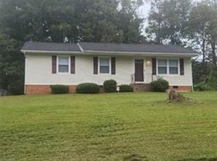3878 Pembrooke Rd, Winston Salem, NC 27106