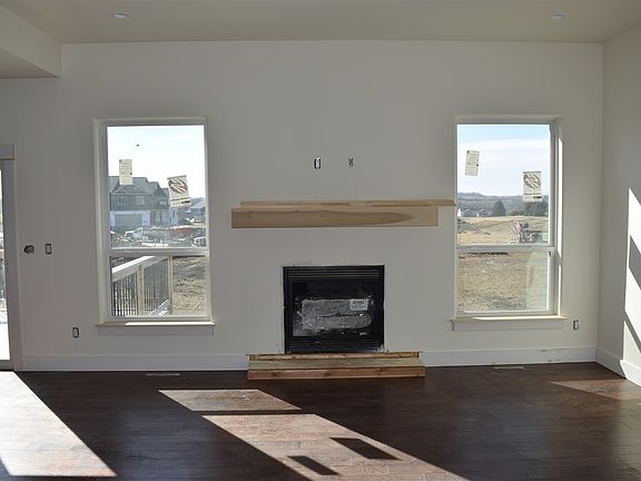 3rd image of 823 Shelby St