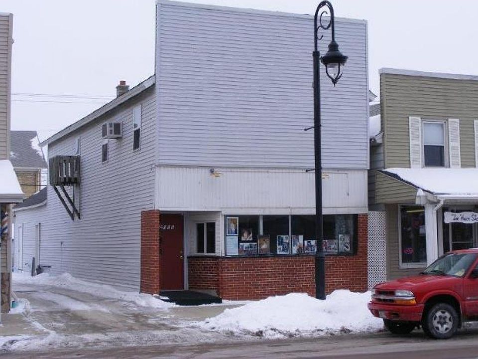 2nd image of 1106 Main St