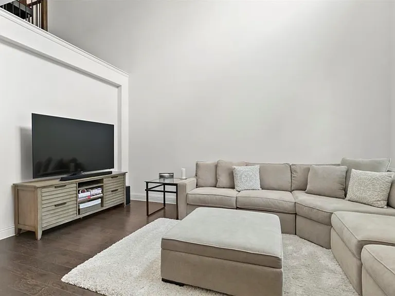 7113 Huckleberry Dr — Photo 33
