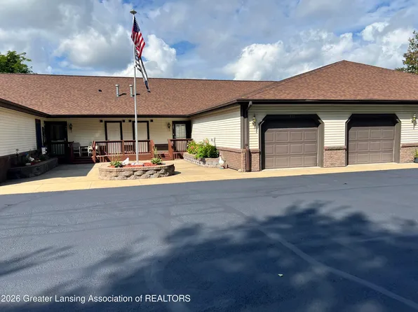 303 Wildwood Dr, Cadillac, MI 49601