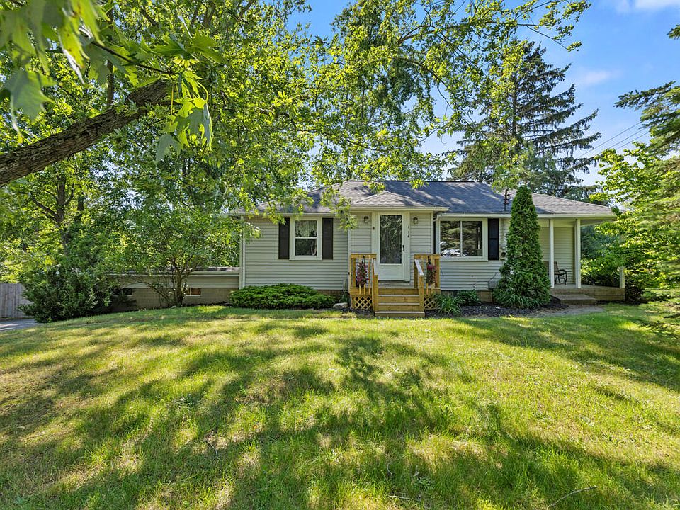 1st image of 114 N 160th Ave