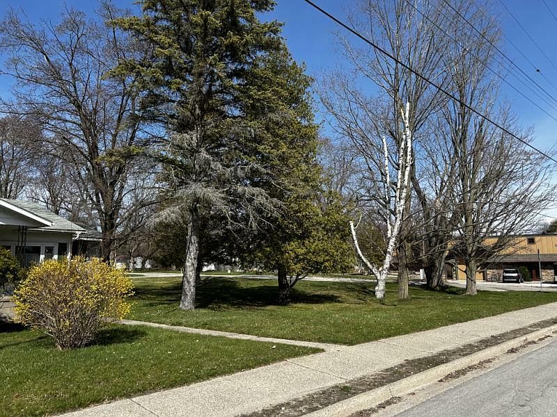 2nd image of 4914 Main St