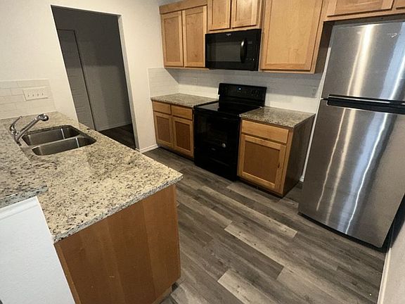 4th image of 711 Kimble Dr #B