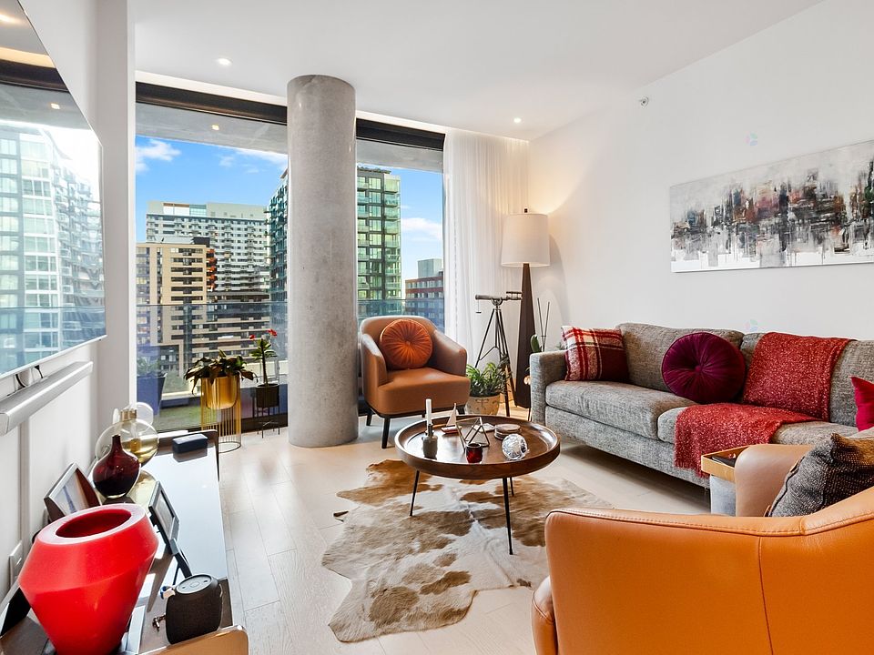 1st image of 242 Rue Young #905