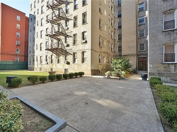 3rd image of 763 Ocean Pkwy APT 6J