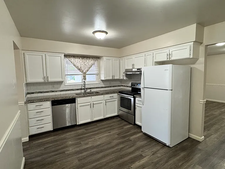 3115 W Santa Ana Ave — Photo 6