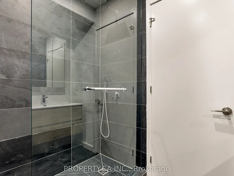 301 Keele St #4 — Photo 41