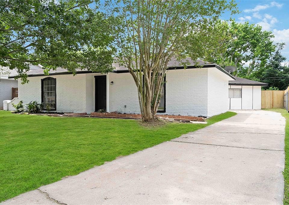 1st image of 4911 Macridge Boulevard