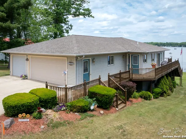 2808 Cottage Dr, Orleans, MI 48865