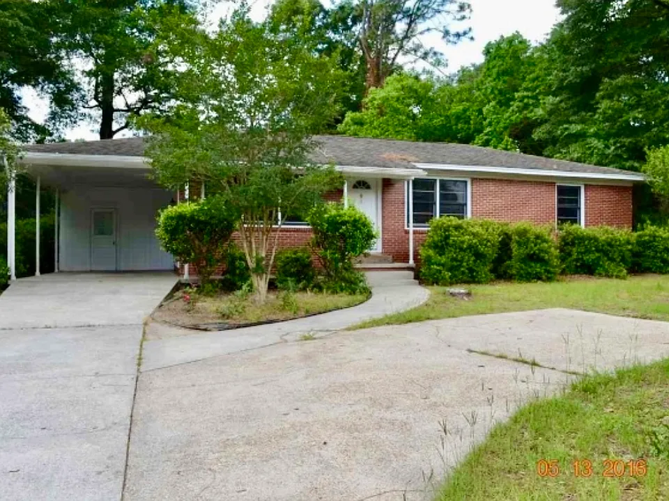 3555 Bayou Blvd