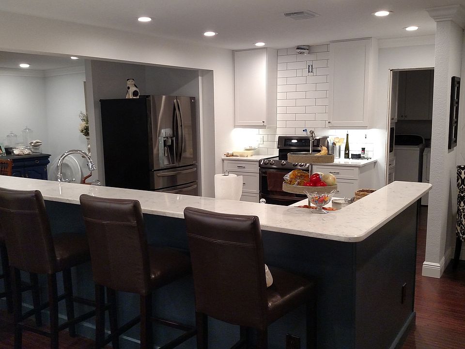 2nd image of 6060 Viola Rd