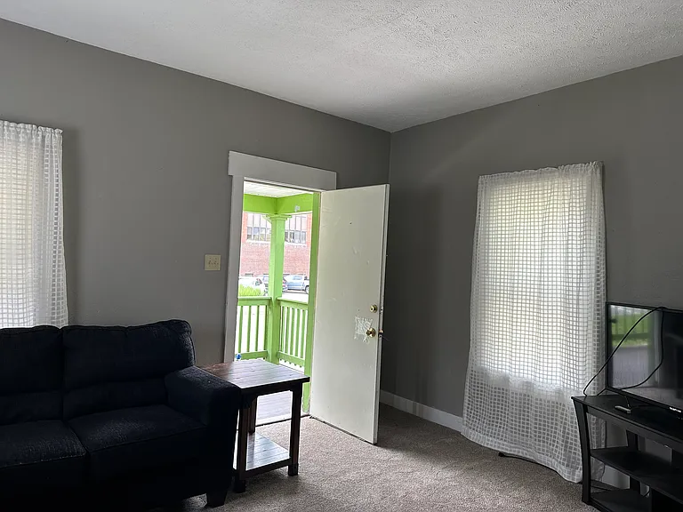 219 S 10th St — Photo 19