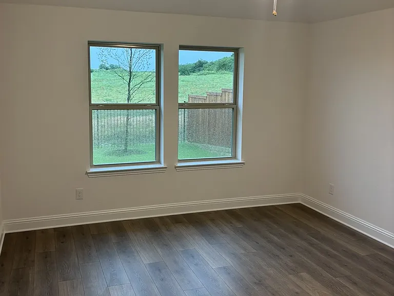 Master bedroom w/ internet hookup