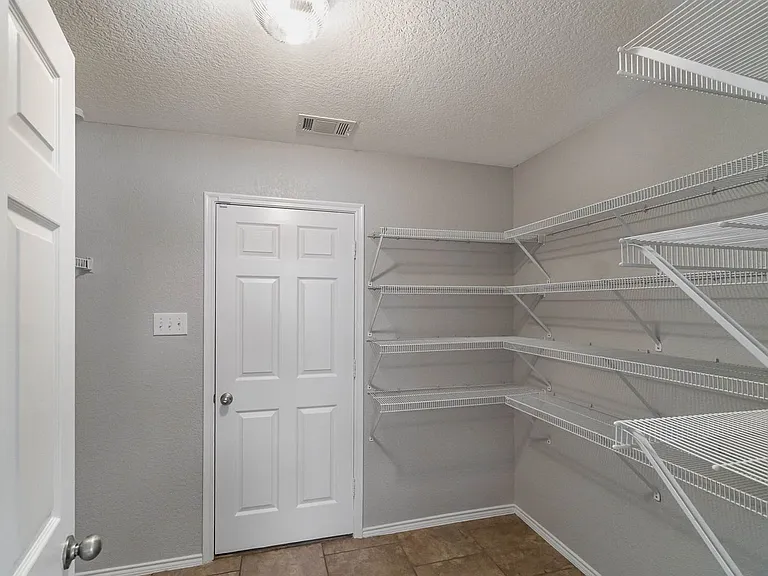 4956 Thorn Hollow Dr — Photo 20