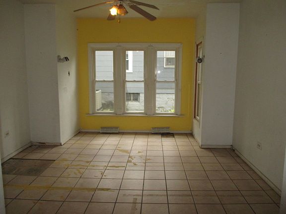 5th image of 1022 E Benton St