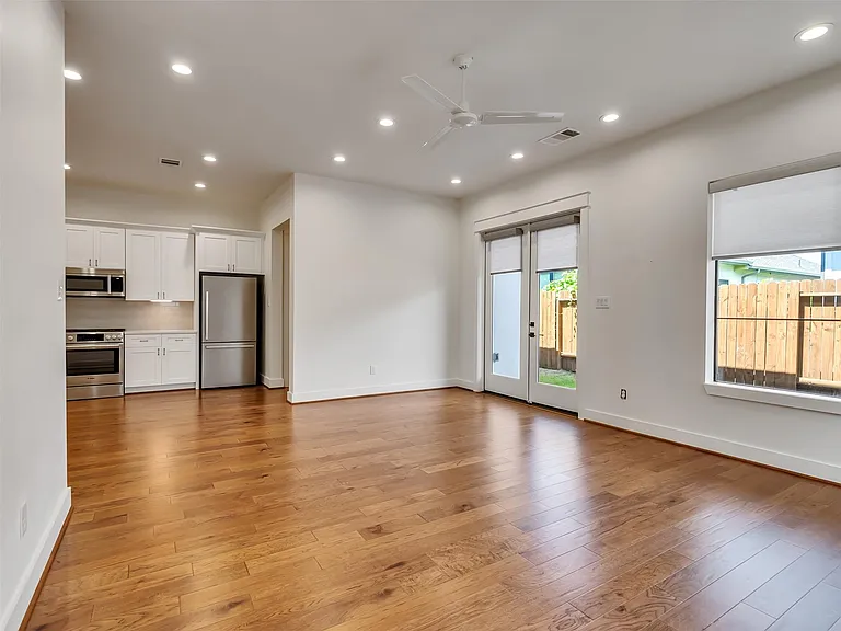 10330 Grove Row Ave — Photo 28