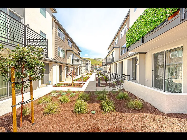 29713 Hansen St — Photo 3