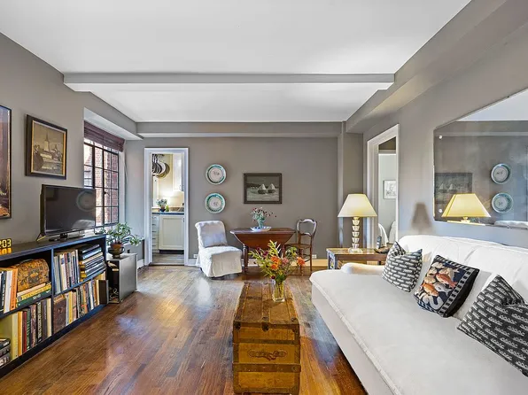 333 E 43rd St APT 922, New York, NY 10017