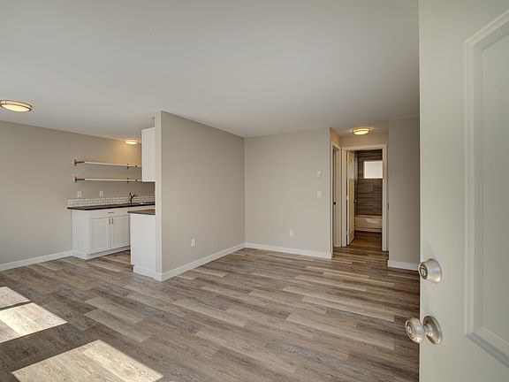 3rd image of 13737 32nd Ave NE APT 2