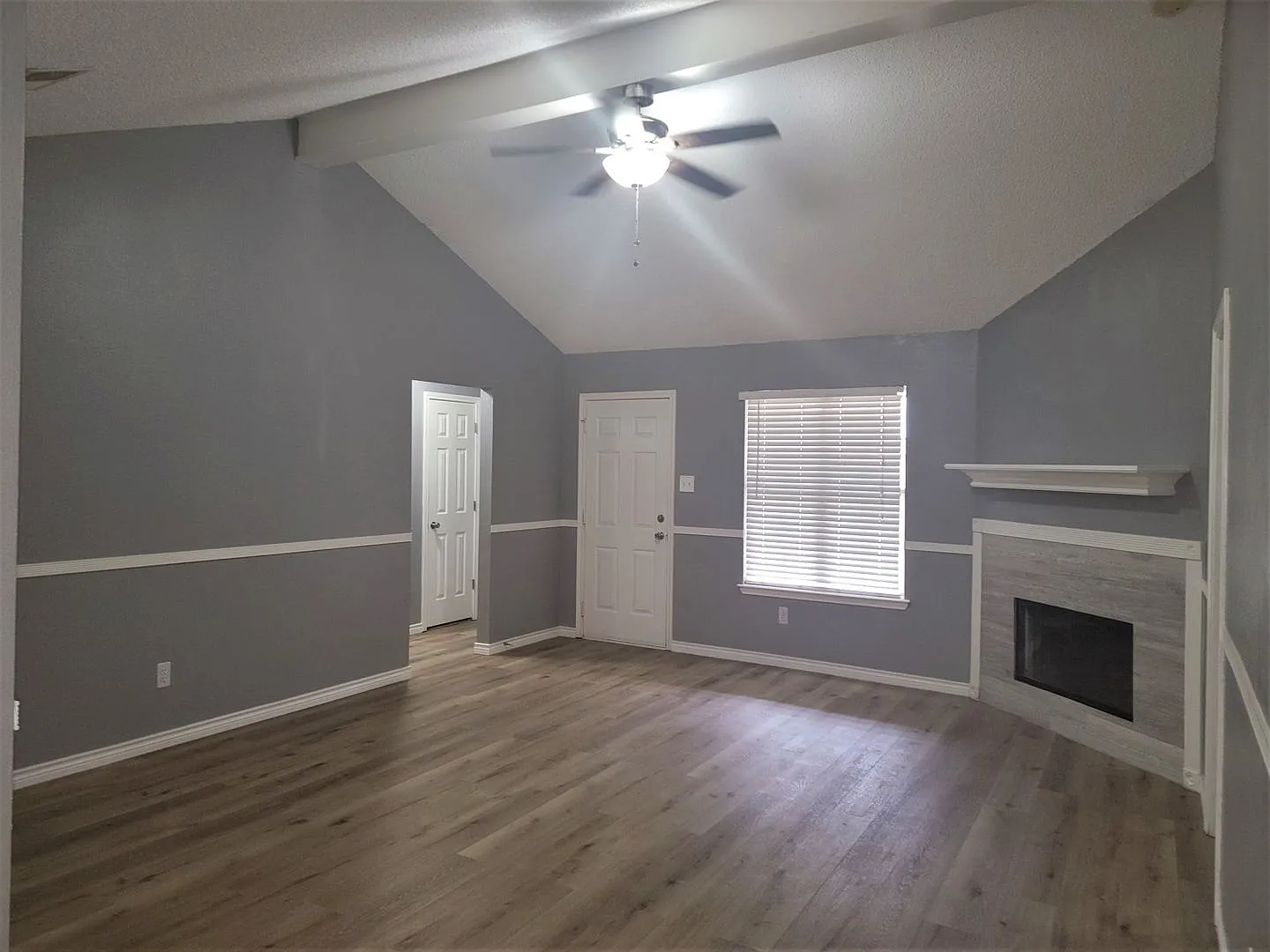 3/2/2 in South Pointe with Lots of Features — Photo 2