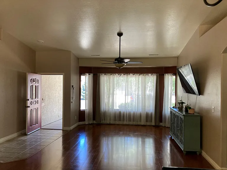 5652 N Bronco Ln — Photo 4