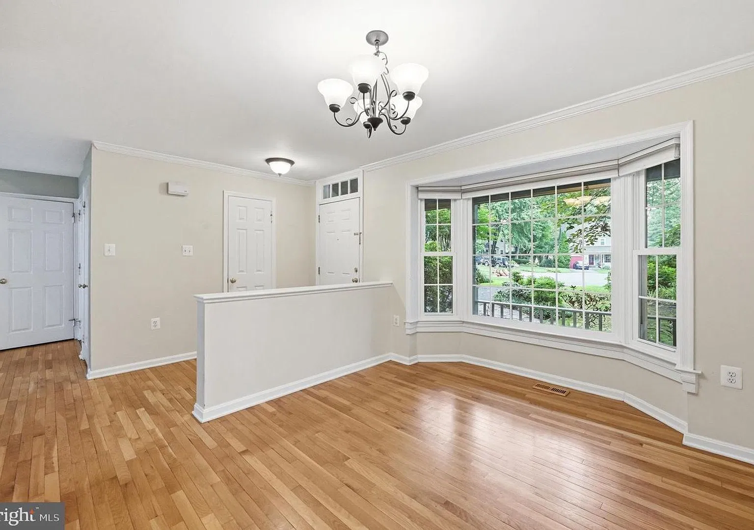 Beautiful & Spacious 5 BR/2.5 Bath home — Photo 2