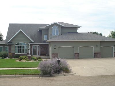 1113 Twin Oaks Dr, Madison, SD, 57042