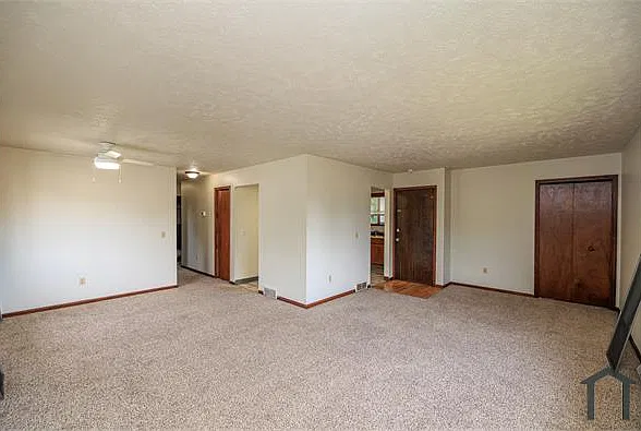 3 bed, 1161 sqft, $1,000 — Photo 3