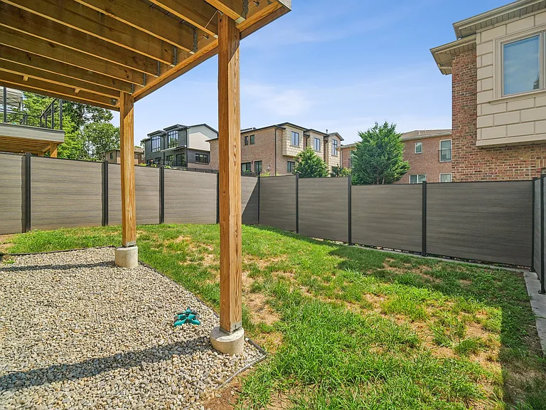 66B Henry Ave — Photo 34
