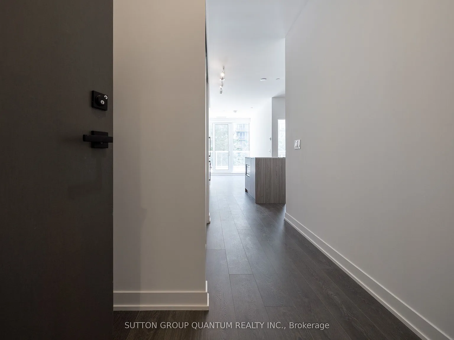 The Azura Condominiums — Photo 2