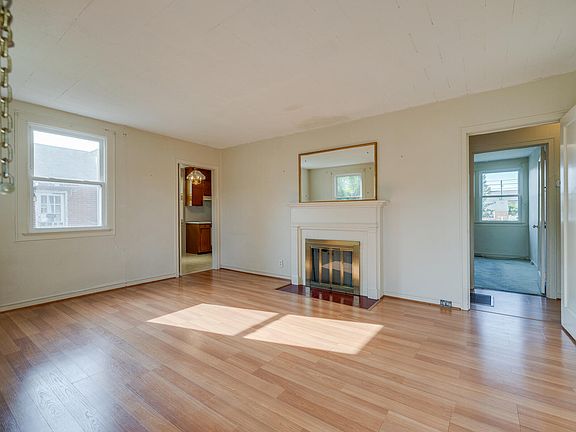 4th image of 1363 E Center St