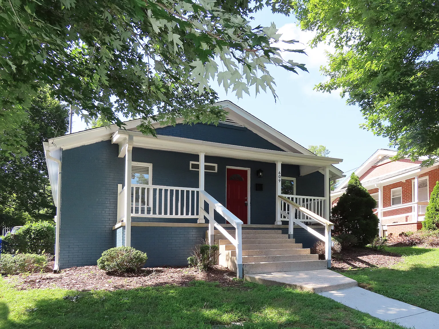 3 bed, 1000 sqft, $2,700 — Photo 1