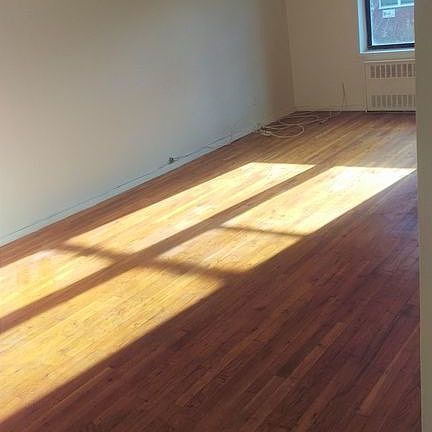 4th image of 25-46 Crescent St #3