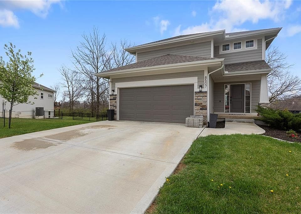 1st image of 8507 N Elmwood Ct