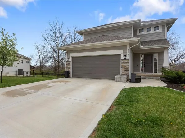 8507 N Elmwood Ct, Kansas City, MO 64156