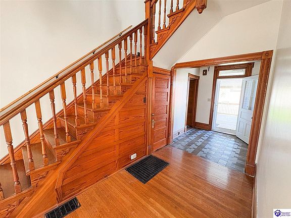 3rd image of 211 E Main St