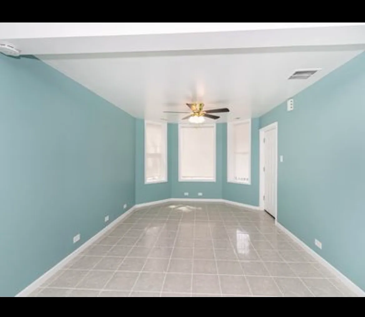 3 bed, $1,900 — Photo 2