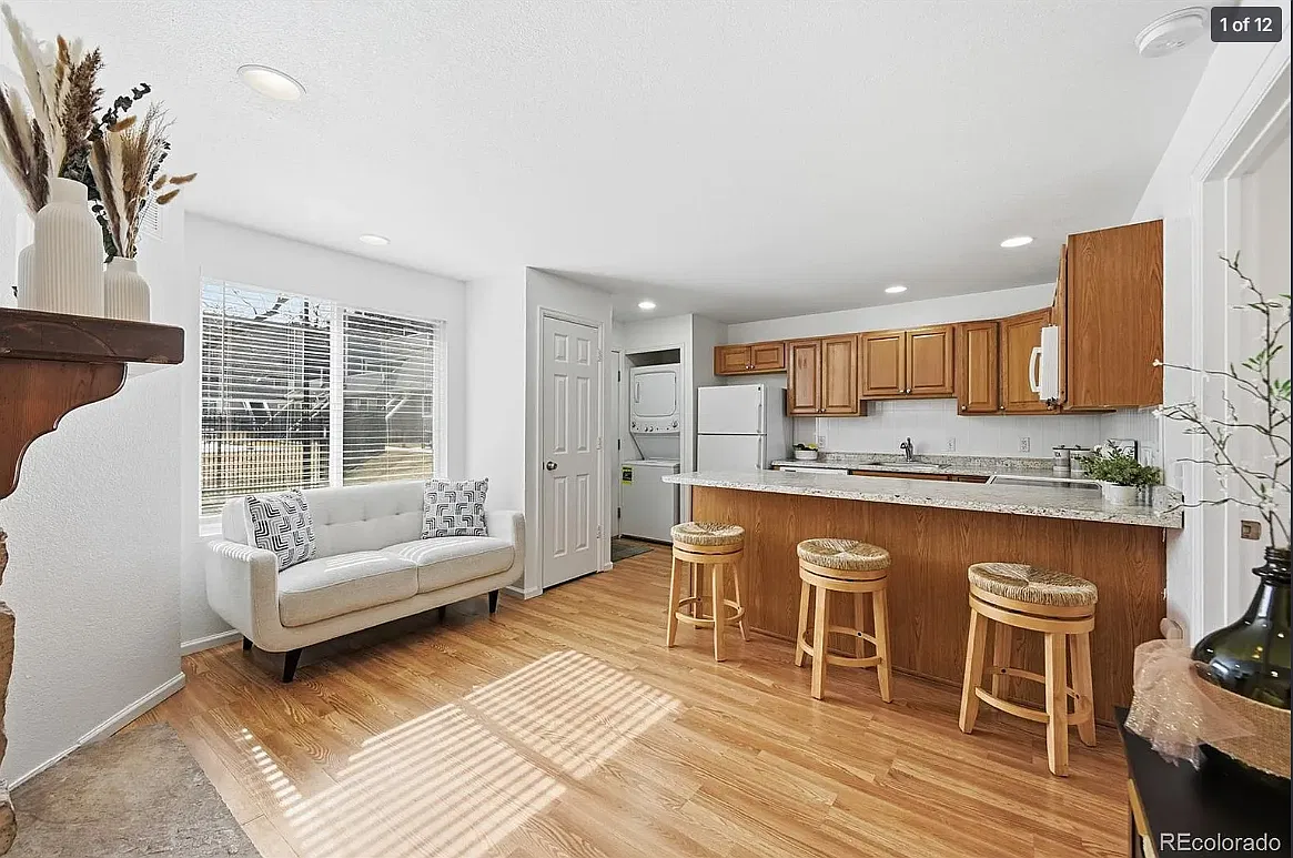 5250 S Huron Way — Photo 1