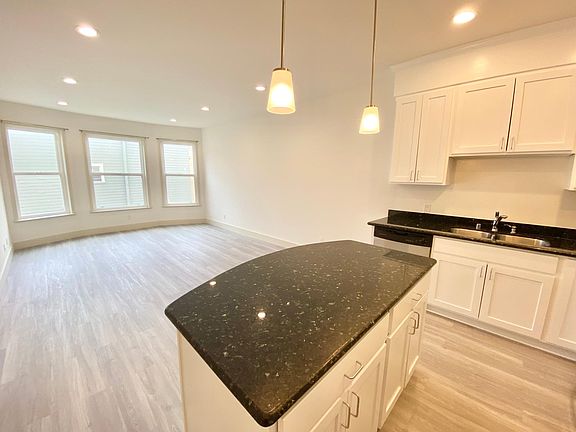 3rd image of 1439 Hyde St