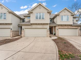 1066 Mission Hills Ct, Chesterton, IN 46304