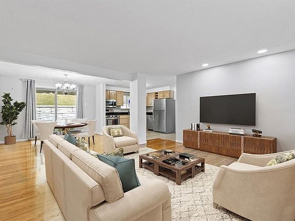 5th image of 14201 Caroline Dr