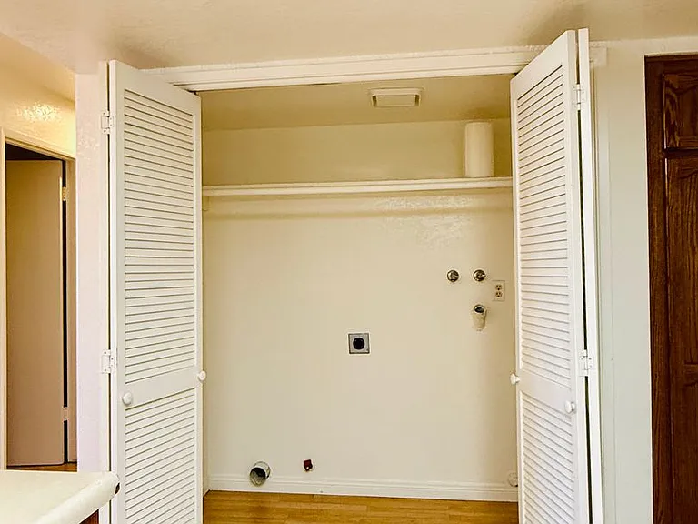 247 E Upjohn Ave — Photo 7